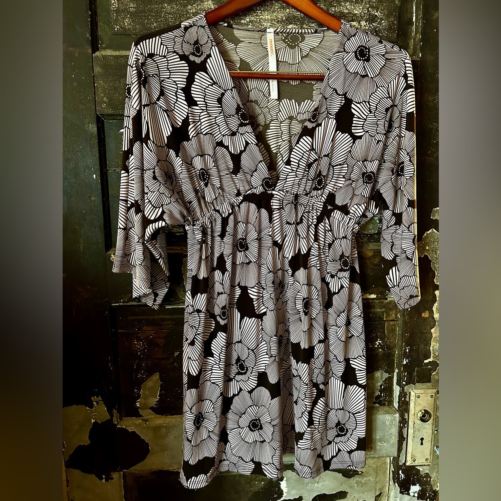 Renee C. By So Cool Pink & Brown Floral Pattern 3/4 Sleeves V Neckline